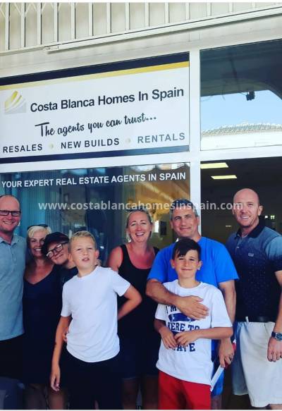 Møt noen av våre nylige kunder, dele opplevelsen av å kjøpe i Spania.
